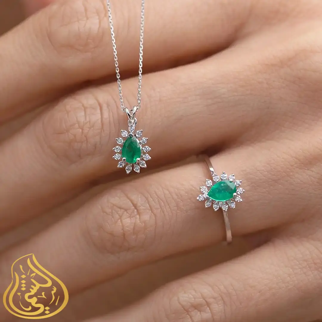 Emerald Half Set